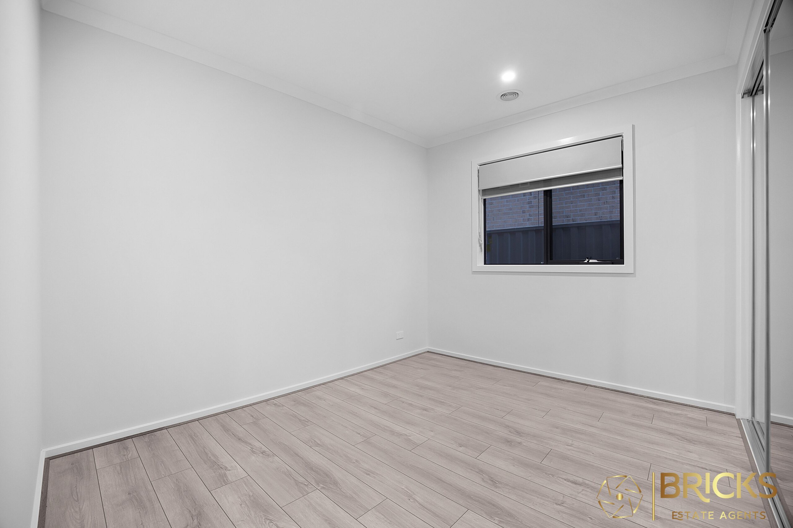 176073489__1763685596-176073489__1763685427-37133-026A1258-1